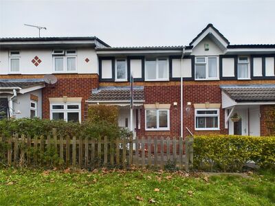 Oxford Close, 2 bedroom Mid Terrace House for sale, £300,000