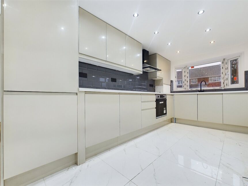 Main image of 4 bedroom Semi Detached House to rent, Cardinal Way, Rainham, RM13