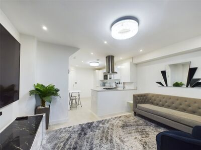 Brookfield Drive, 3 bedroom Mid Terrace House for sale, £425,000