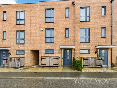3 bedroom Mid Terrace House for sale