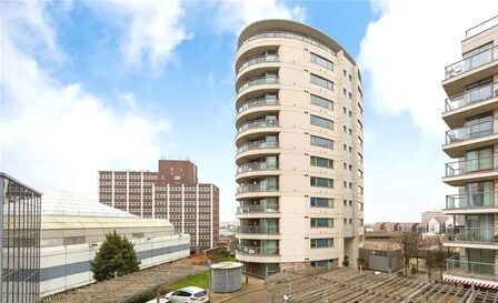 Mercury Gardens, 2 bedroom  Flat for sale, £275,000