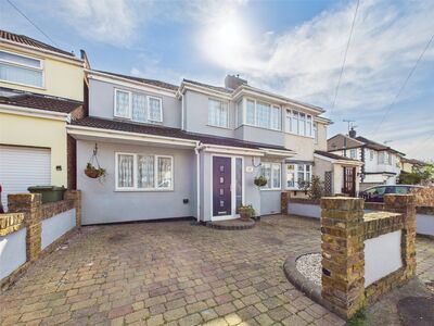 4 bedroom Semi Detached House for sale