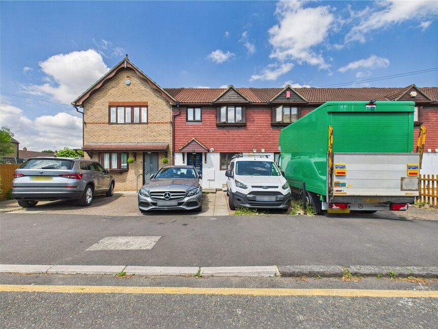 3 bedroom Mid Terrace House for sale