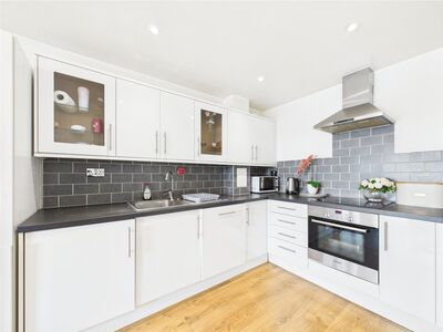 Market Place, 2 bedroom  Flat to rent, £1,650 pcm