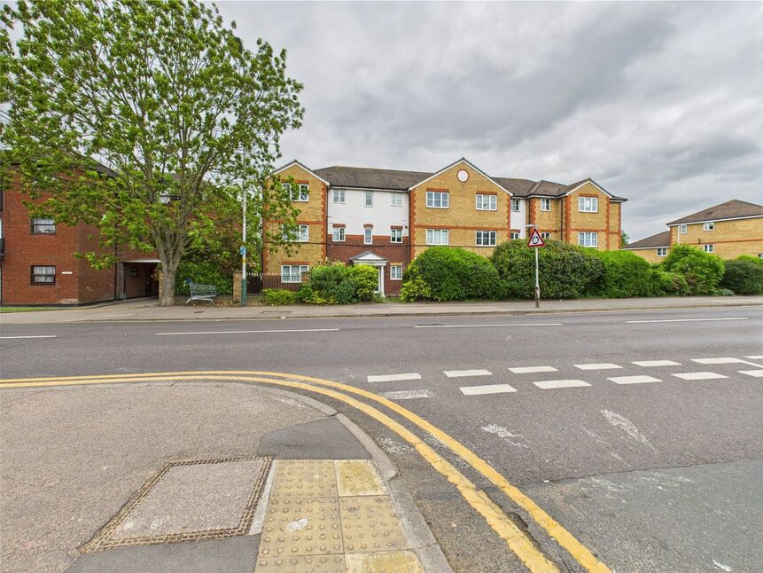 Main image of 2 bedroom Flat to rent, South Street, Romford, RM1