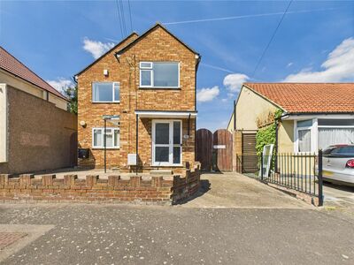 3 bedroom Detached Flat for sale