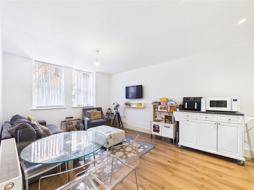 Kitchen / Living Area