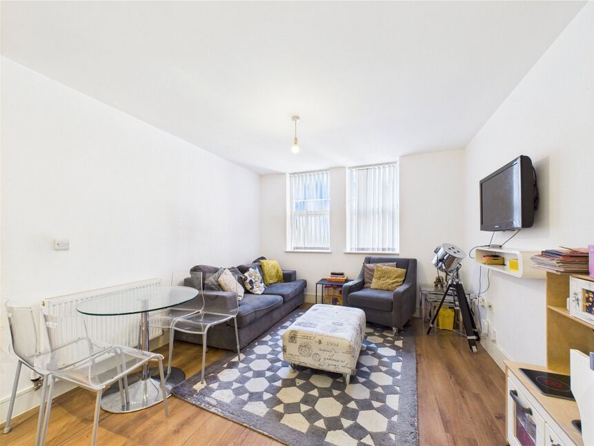 Kitchen / Living Area