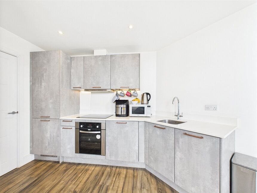 Kitchen / Living Area