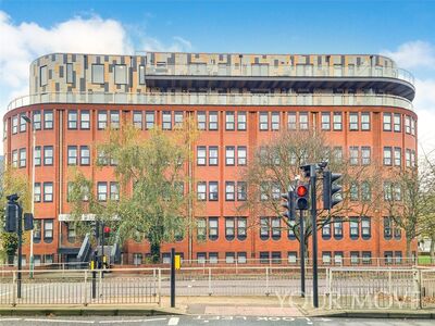 Mercury Gardens, 2 bedroom  Flat to rent, £1,600 pcm