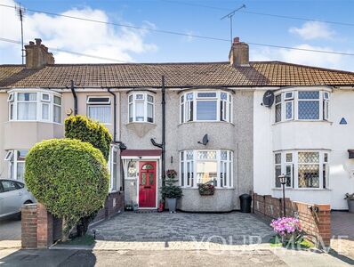 3 bedroom Mid Terrace House for sale