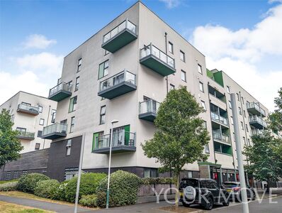 Crown Drive, 2 bedroom  Flat for sale, £190,000