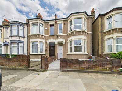 Barking, 4 bedroom Semi Detached House to rent, £3,000 pcm