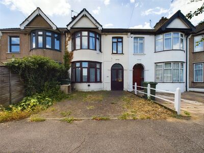 3 bedroom Mid Terrace House to rent