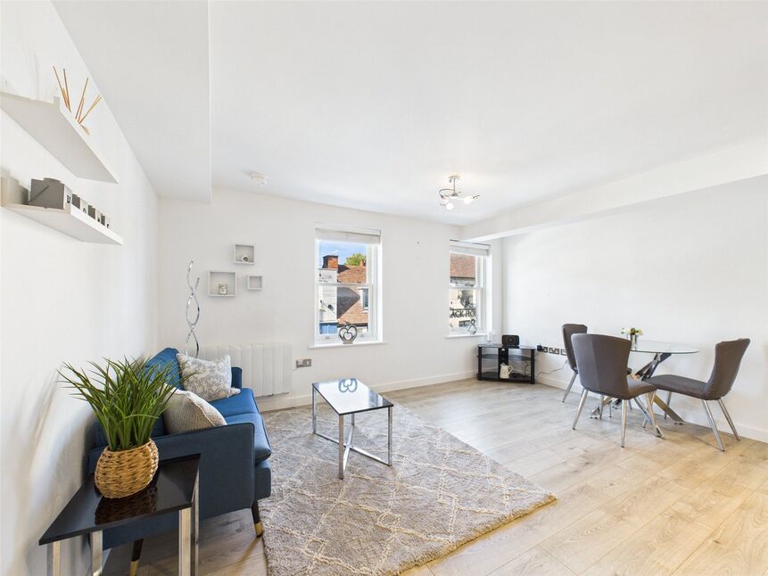 Kitchen / Living Area