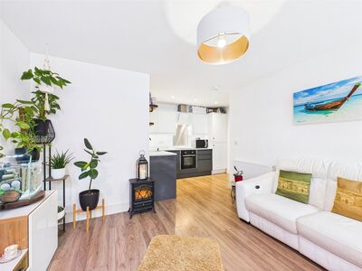 Mercury Gardens, 2 bedroom  Flat for sale, £240,000
