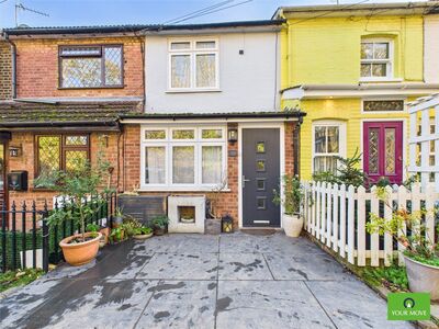 Woodlands Road, 2 bedroom Mid Terrace House to rent, £1,800 pcm