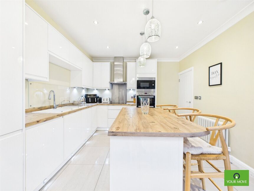 Kitchen / Living Area