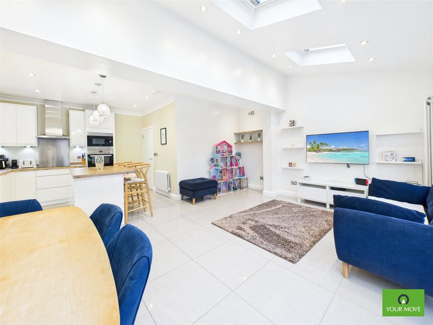 Kitchen / Living Area