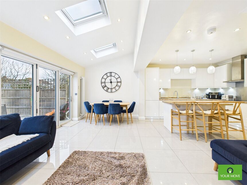 Kitchen / Living Area