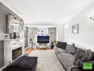 3 bedroom Mid Terrace House for sale