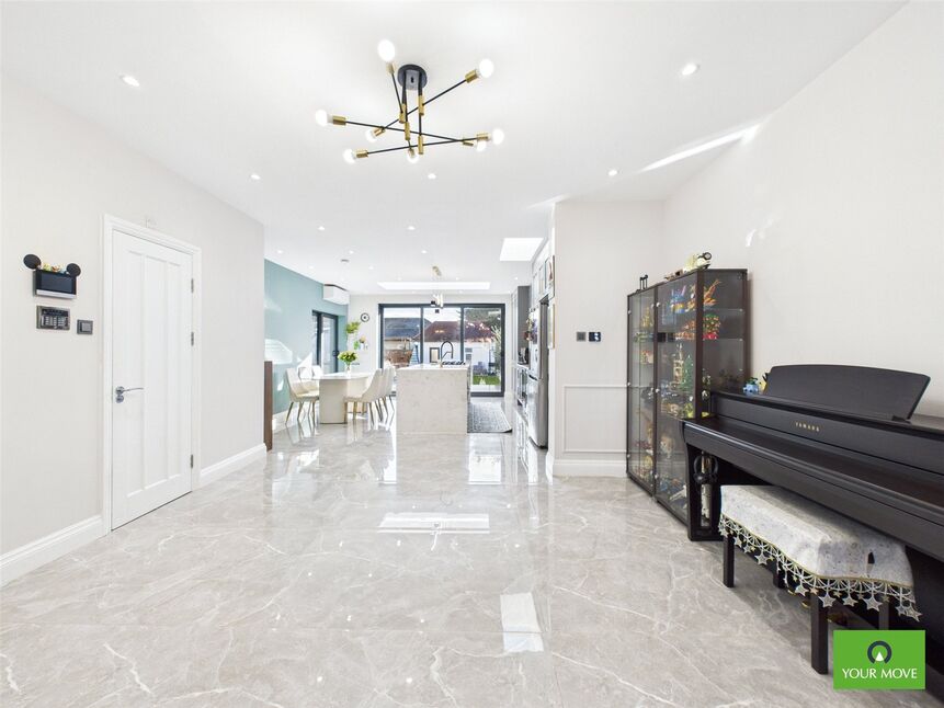 Kitchen / Dining Area