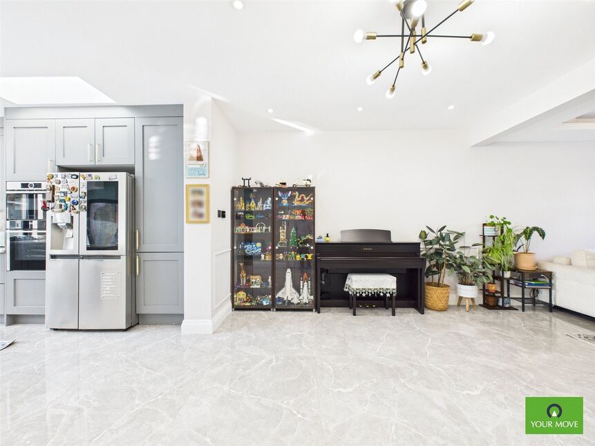 Kitchen / Dining Area