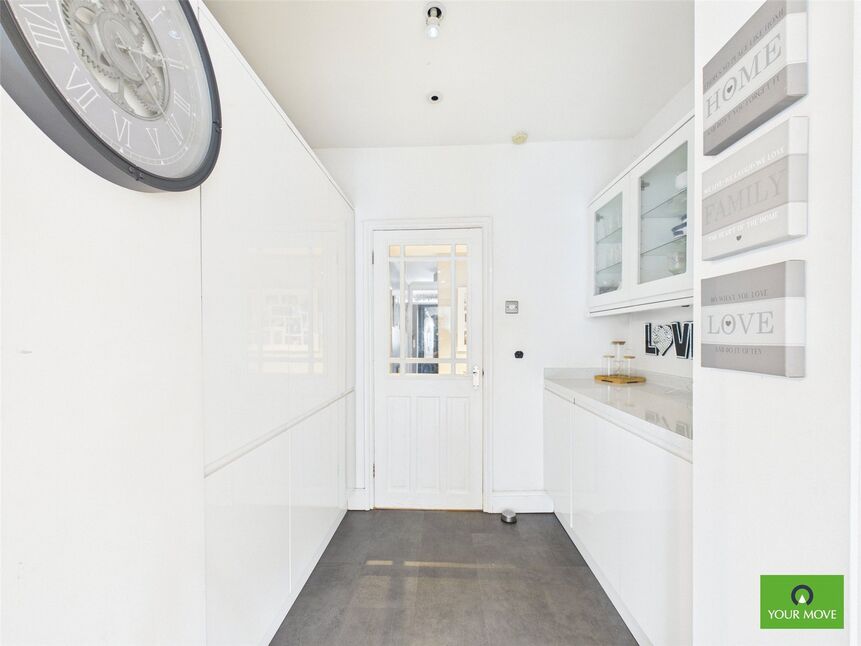 Kitchen / Dining Area