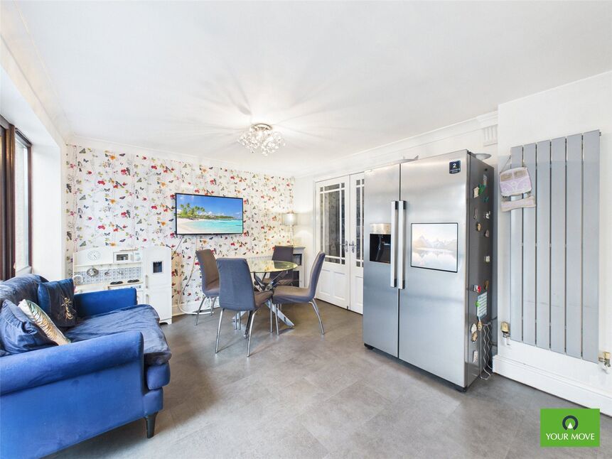 Kitchen / Dining Area