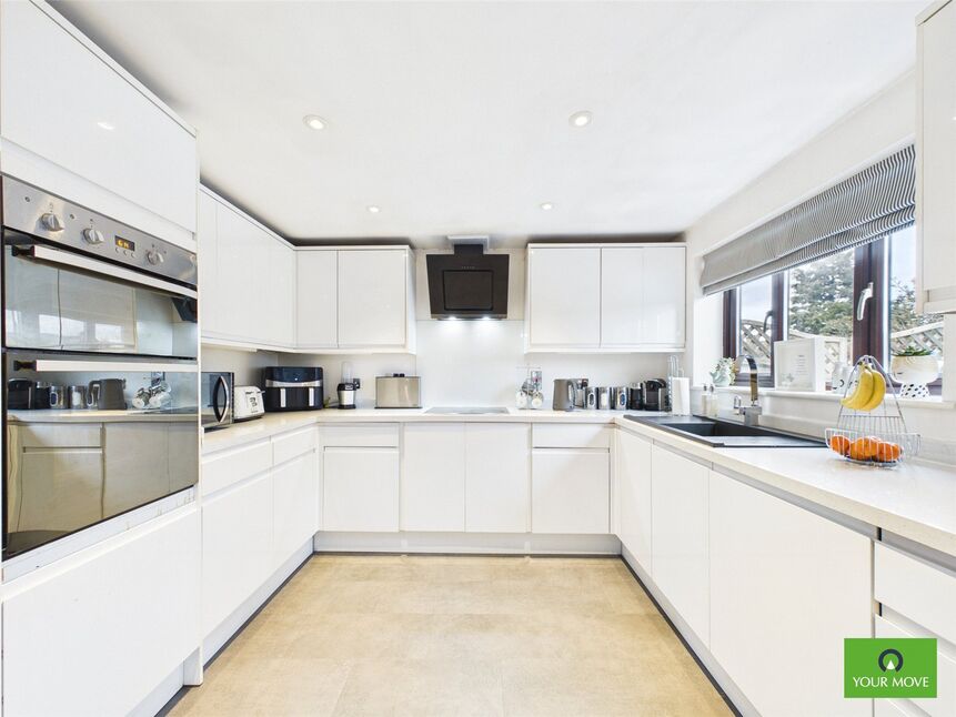 Kitchen / Dining Area