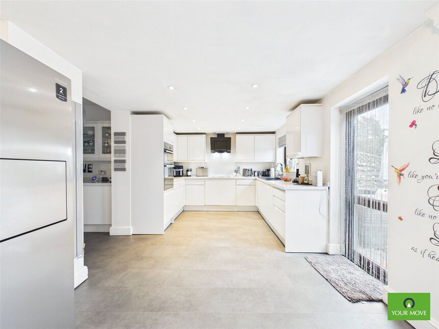 Kitchen / Dining Area