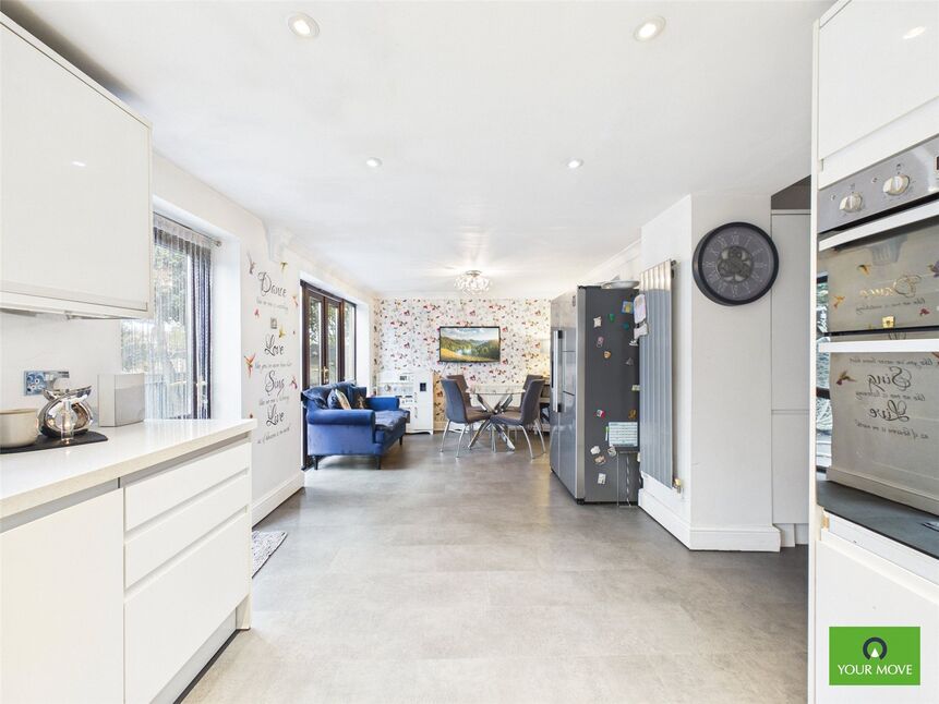 Kitchen / Dining Area