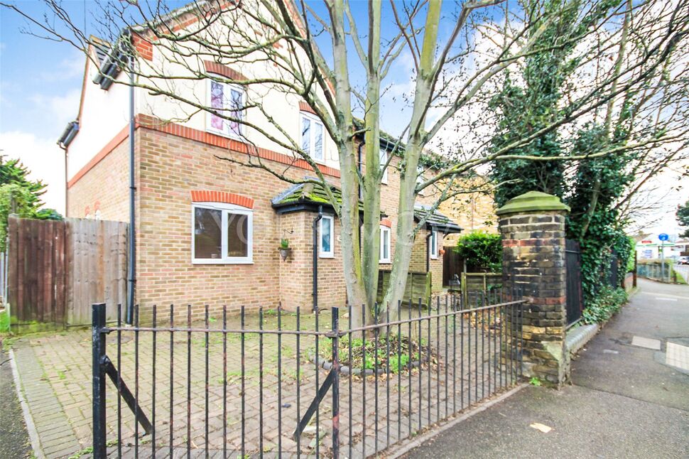 Main image of 3 bedroom Semi Detached House for sale, Hornchurch Road, Hornchurch, Essex, RM11