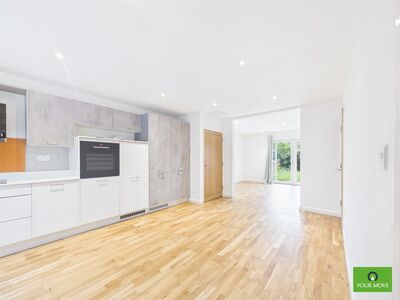 Grover Gardens, 5 bedroom Detached House to rent, &pound;2,750 pcm