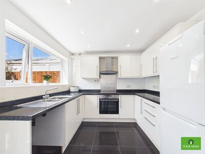 3 bedroom Mid Terrace House for sale