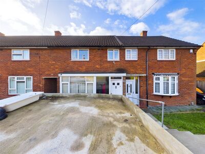 Dudley Road, 3 bedroom Mid Terrace House to rent, &pound;2,100 pcm