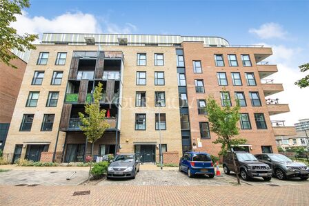 Maxwell Road, 2 bedroom Flat for sale, &pound;280,000