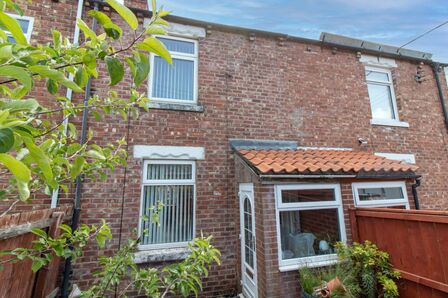 2 bedroom Mid Terrace House for sale
