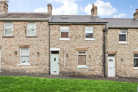 2 bedroom Mid Terrace House to rent