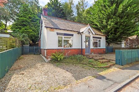 Low West Avenue, 2 bedroom Detached Bungalow for sale, £220,000