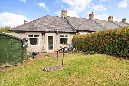 The Crescent, 2 bedroom End Terrace Bungalow for sale, £115,000