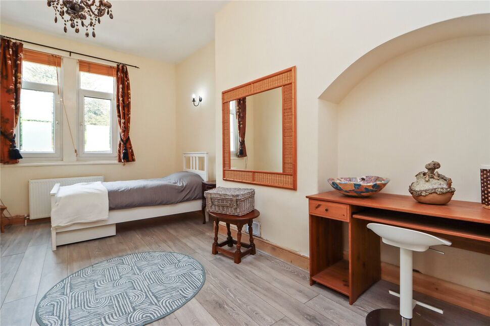 6 bedroom Detached House for sale, Burnopfield Road, Rowlands Gill, NE39 £450,000