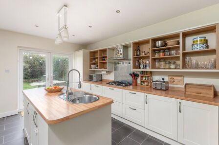 5 bedroom Semi Detached House for sale