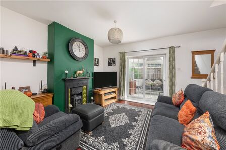 2 bedroom Mid Terrace House for sale