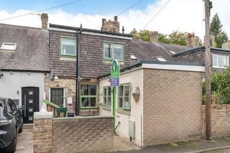 3 bedroom Mid Terrace House for sale