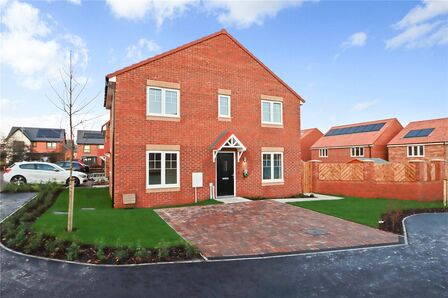 Argus Gardens, 3 bedroom End Terrace House to rent, &pound;1,200 pcm