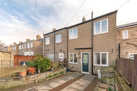 3 bedroom Mid Terrace House for sale