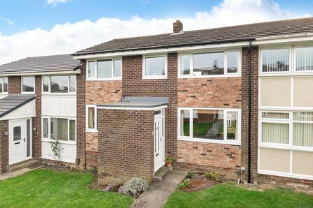 Hillside Close, 3 bedroom Mid Terrace House for sale, &pound;140,000