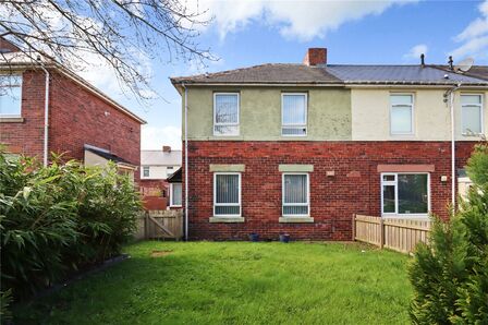 Pine Avenue, 2 bedroom End Terrace House to rent, &pound;750 pcm