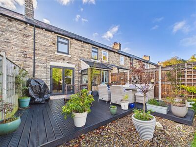 3 bedroom Mid Terrace House for sale